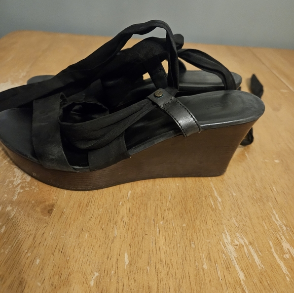 Ugg wedges - Picture 2 of 4